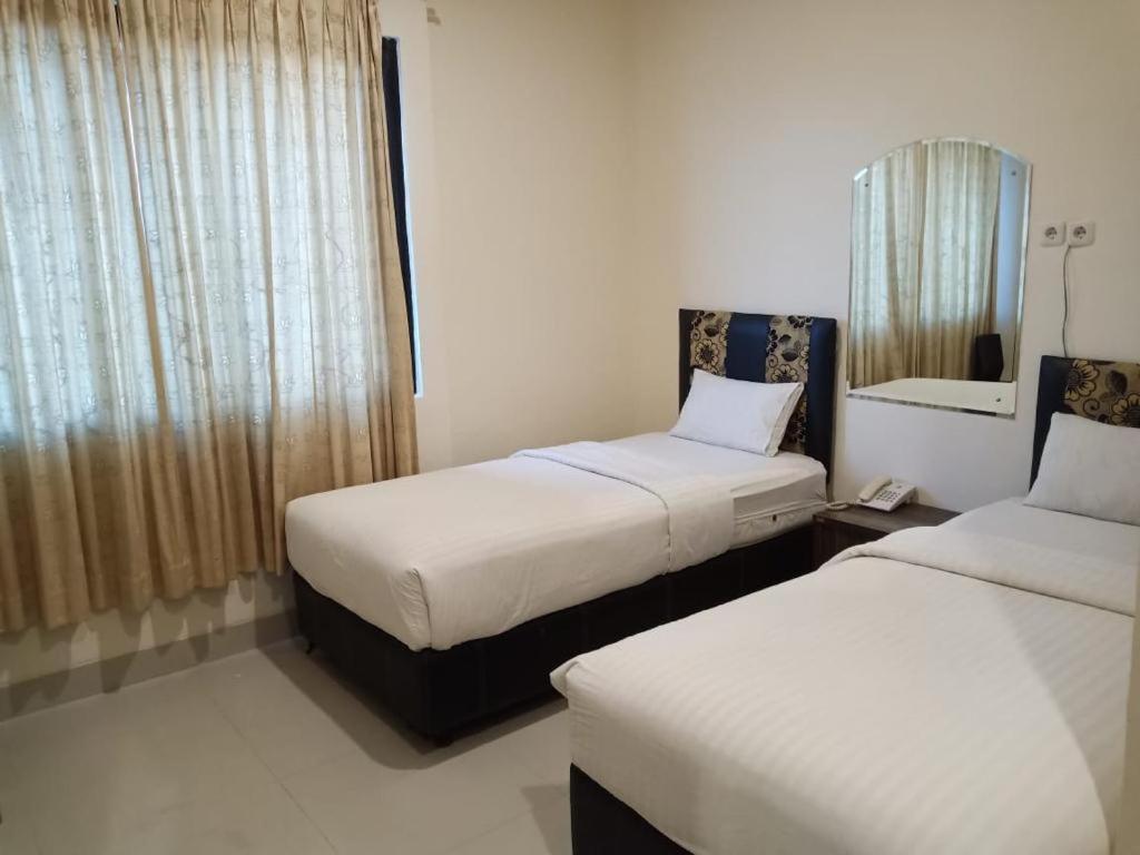 New Legend Hotel Makassar Exterior photo