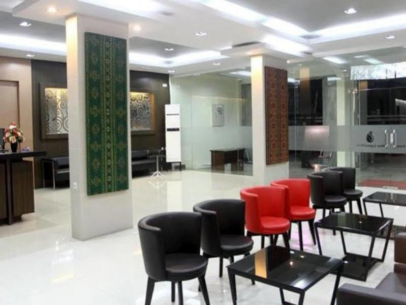 New Legend Hotel Makassar Exterior photo