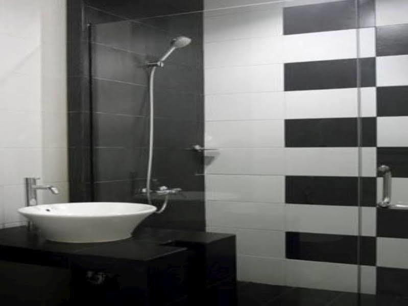 New Legend Hotel Makassar Exterior photo