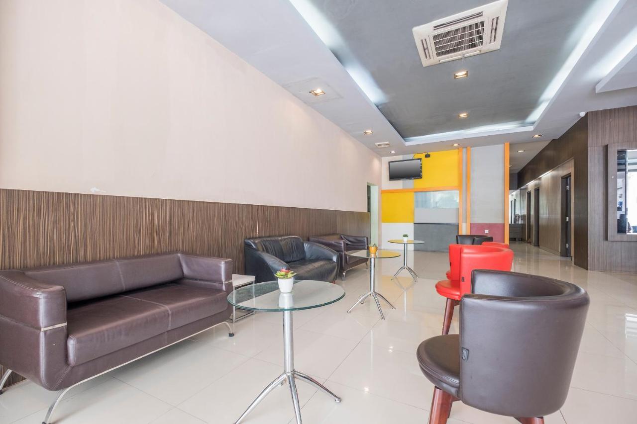 New Legend Hotel Makassar Exterior photo